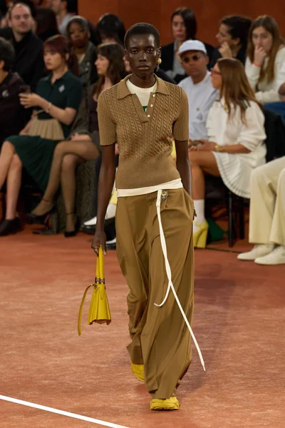 Look 19